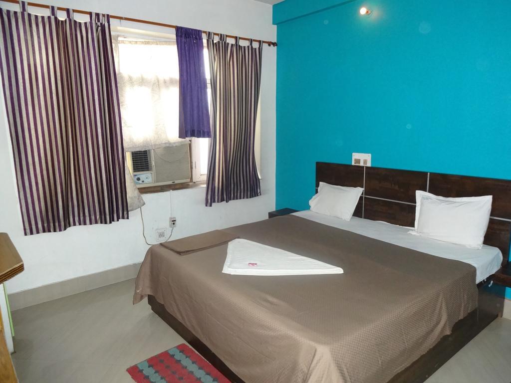 Ajatsatru Hotel Gaya Værelse billede